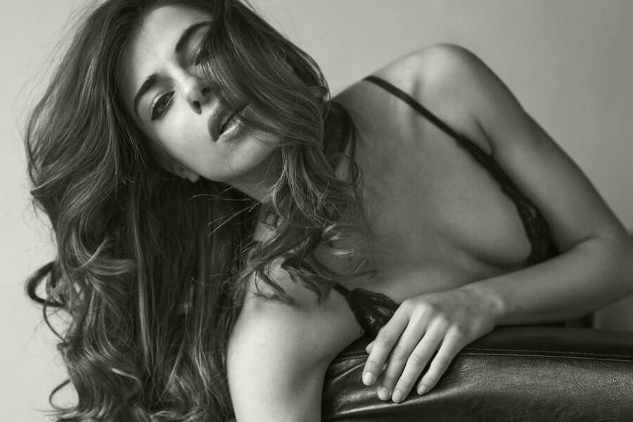 Chiara Bianchino posing naked march