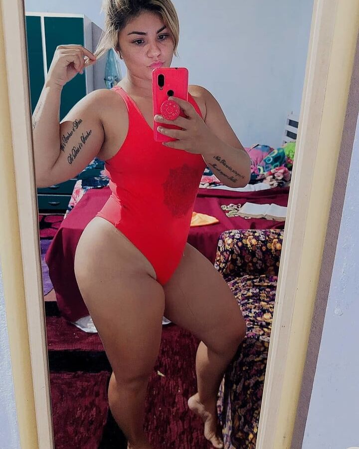 PUTA DO INSTAGRAM: Karina Oliveira