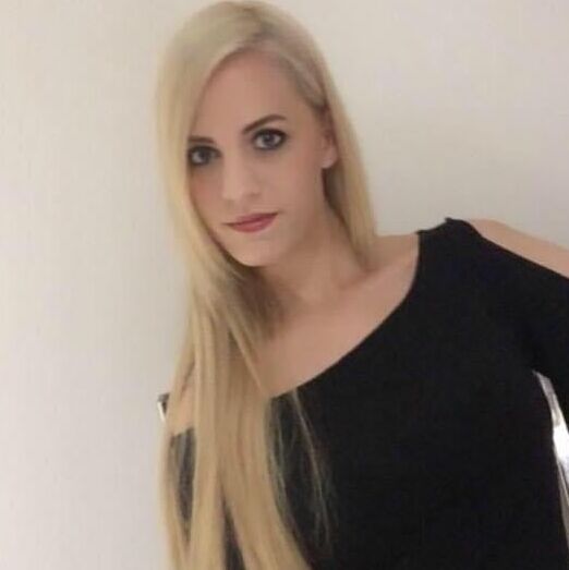 TV Moderatorin Carolin Bluechel