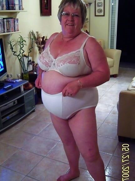 Oooh that tummy bulge