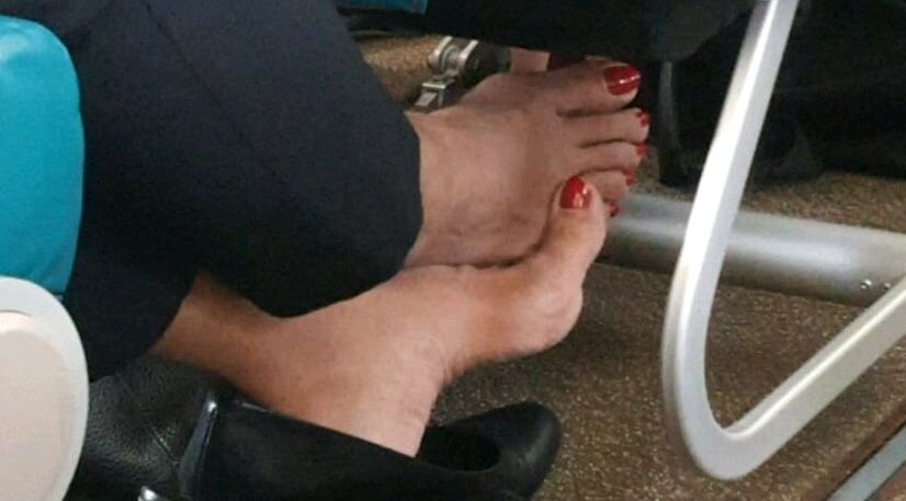 Voyeur sexy feet, legs and asses