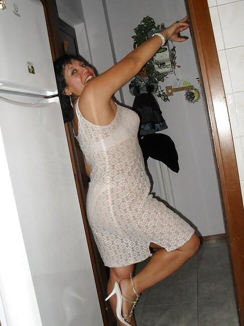 Sexy ass Latina Milf