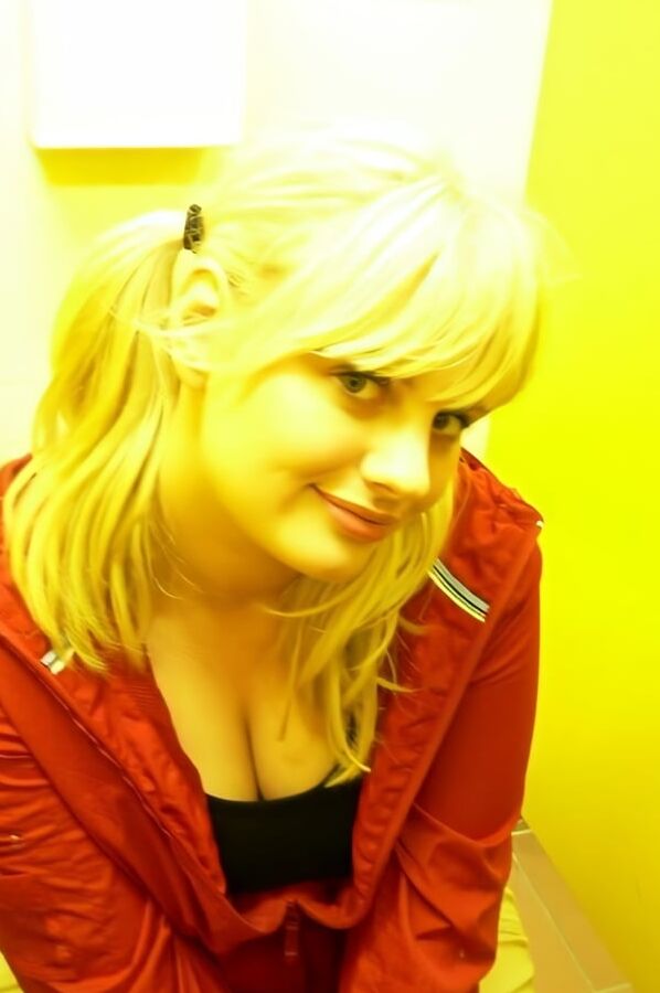 Tia ballard (gorgeous blonde voice actress)