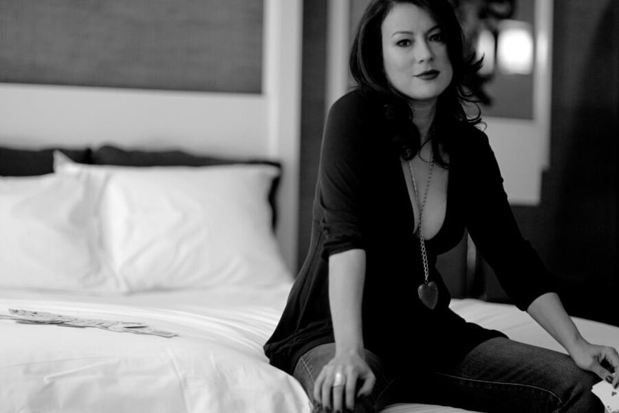 Busty Babe Jennifer Tilly