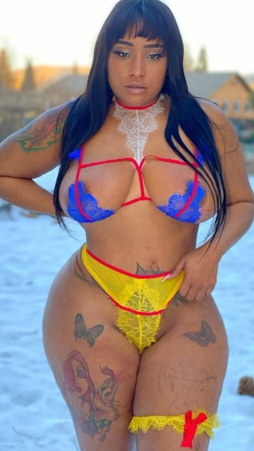 Nikki R