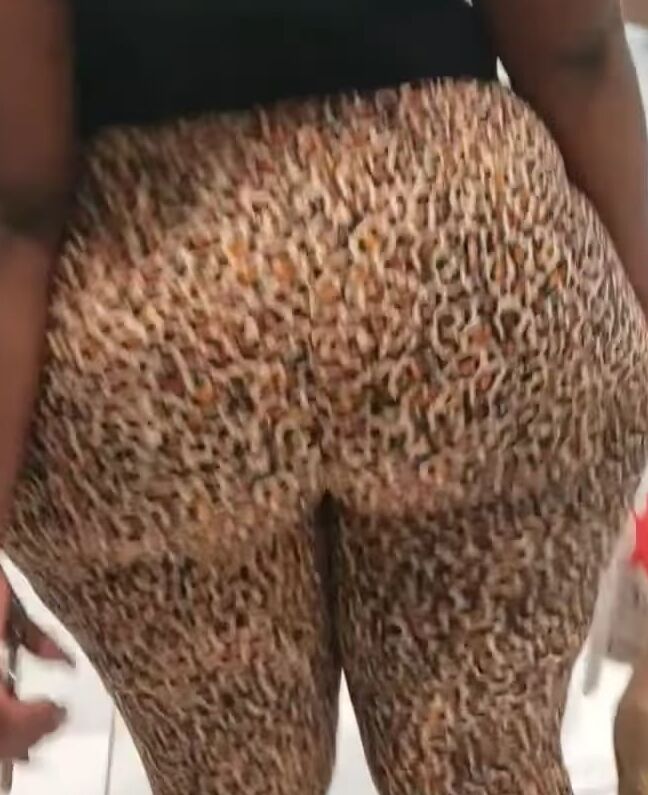 Fat ass booty at the mall