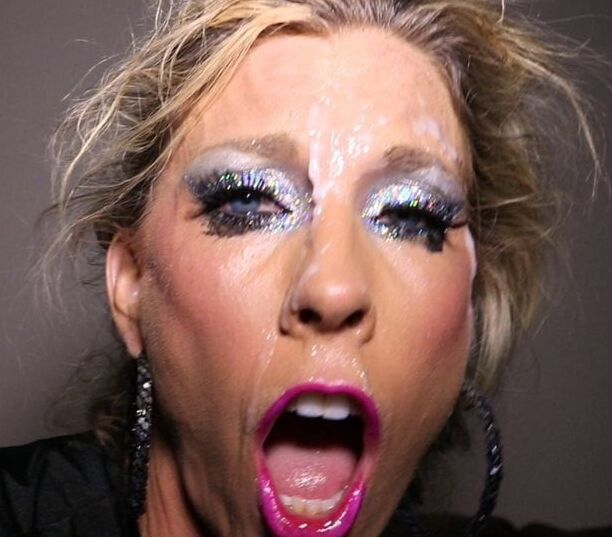 Slut-Aunty open Mouth for Extreme Facefuck