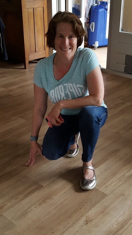 Non porno graphic milf pics