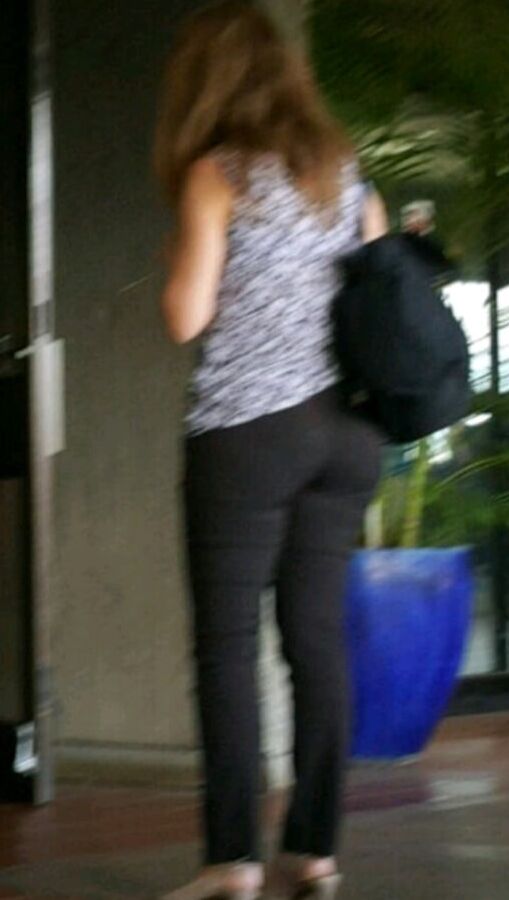 Voyeur sexy feet, legs and asses
