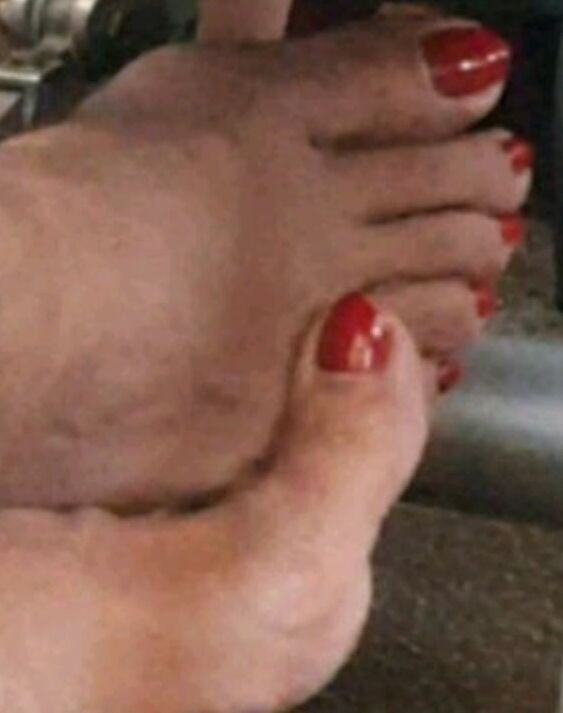 Voyeur sexy feet, legs and asses