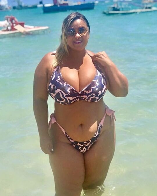 Peeping amateur on the beach