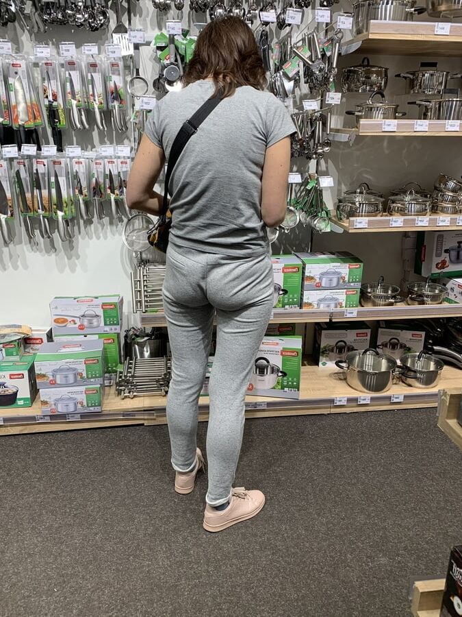Milf mature cameltoe and nice ass