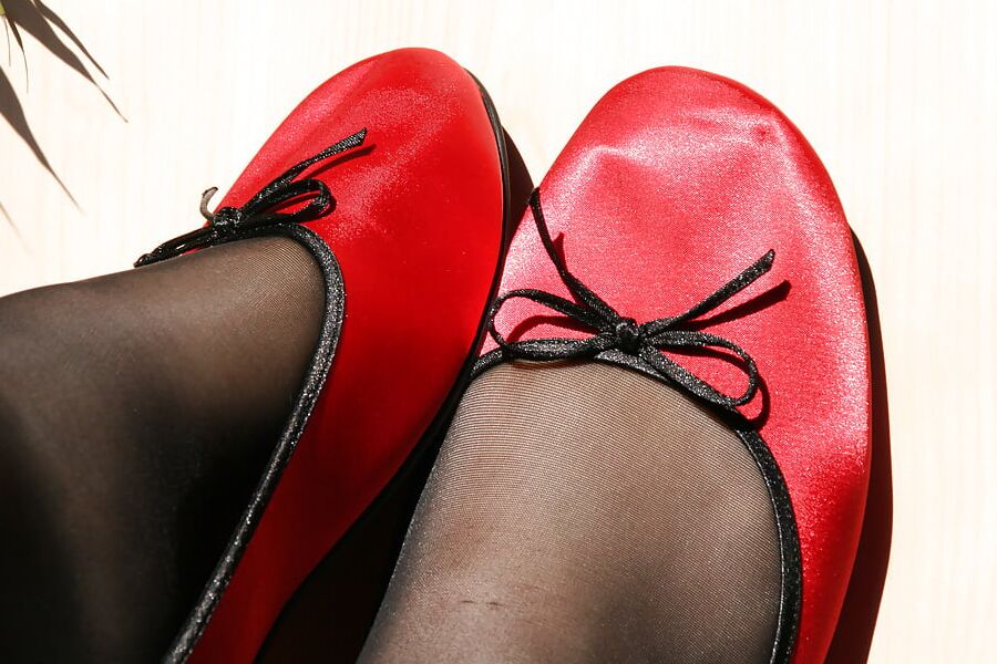 Nylon Feet in Flats &amp; Ballerinas