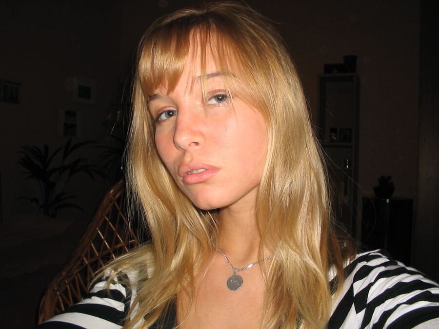 Amateur gorgeous blonde