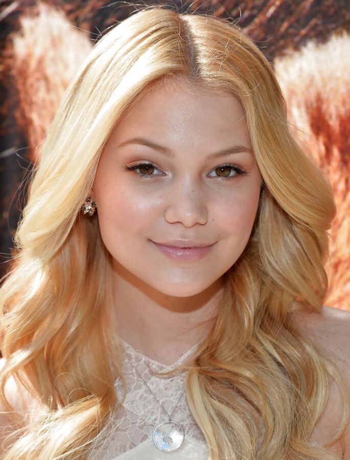 Olivia Holt feet