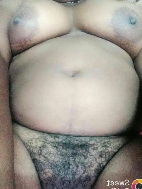 PNG big boobs mama pose
