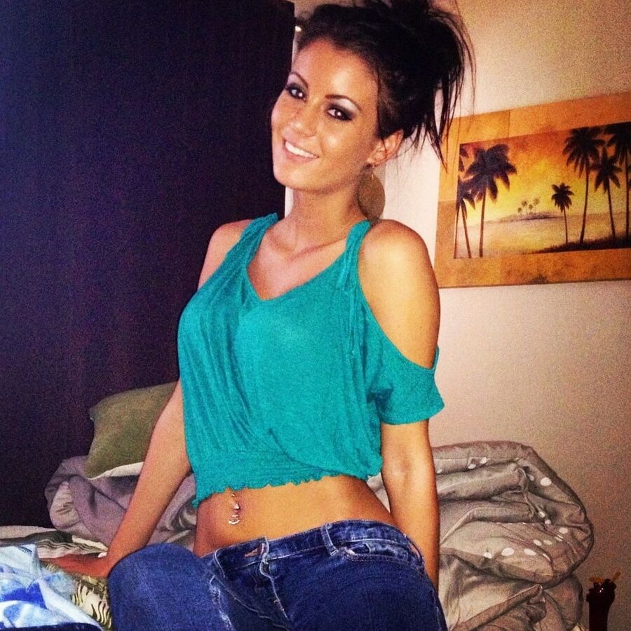 HOT Virginia Former Hooters Girl