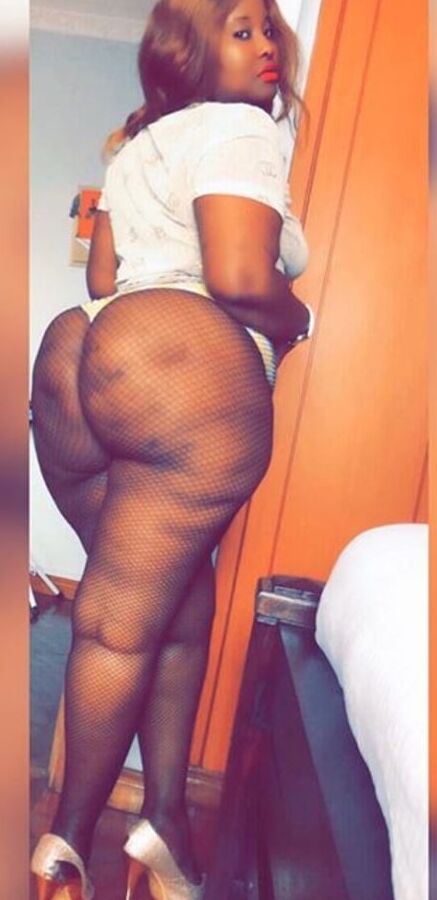 Soft juicy big dimple booty bbw pear kiki