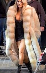 Jlo looking hot in fur