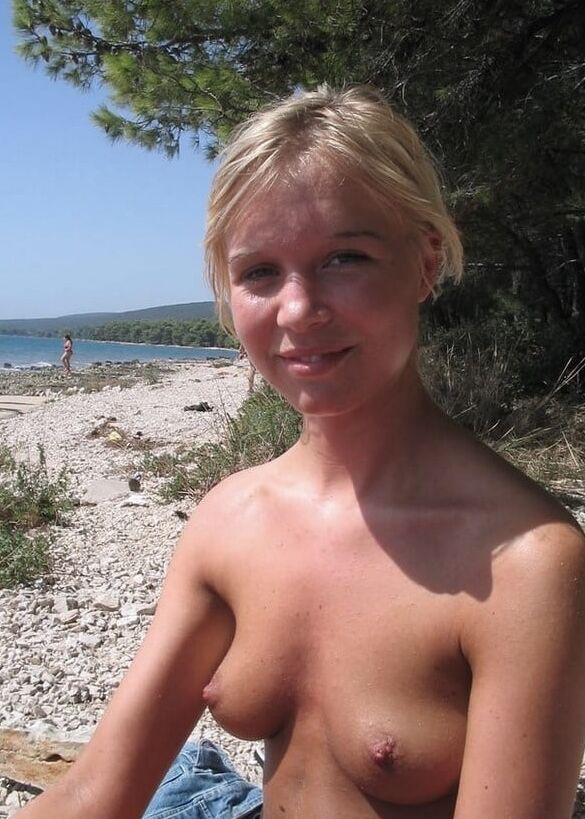Amateur gorgeous blonde