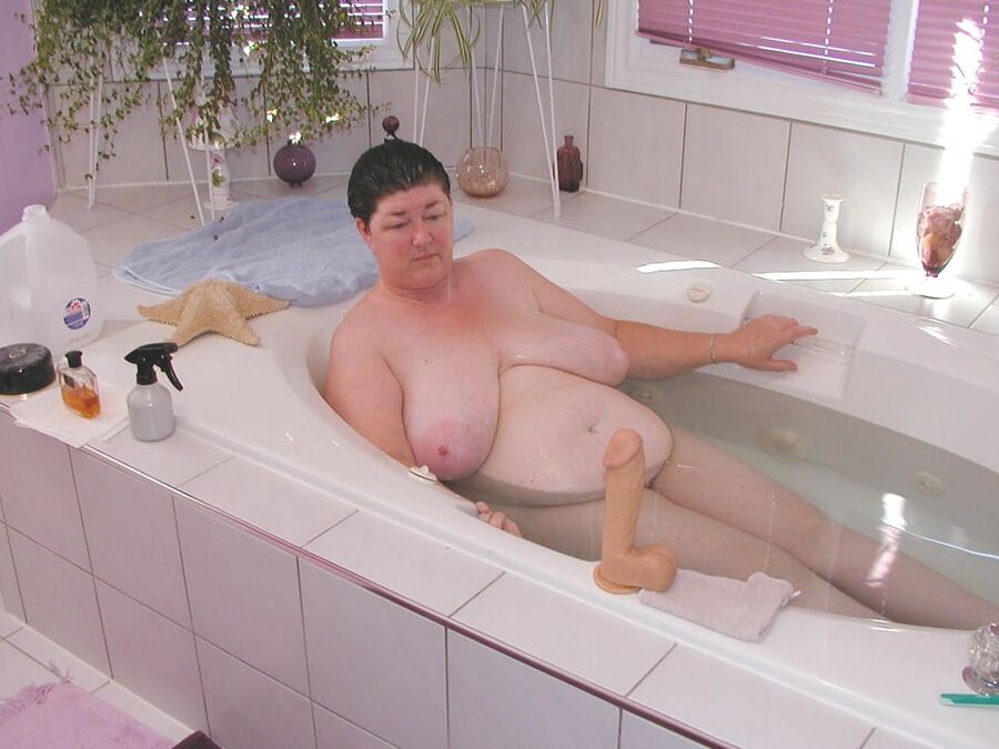 HOT MATURE PATRICIA
