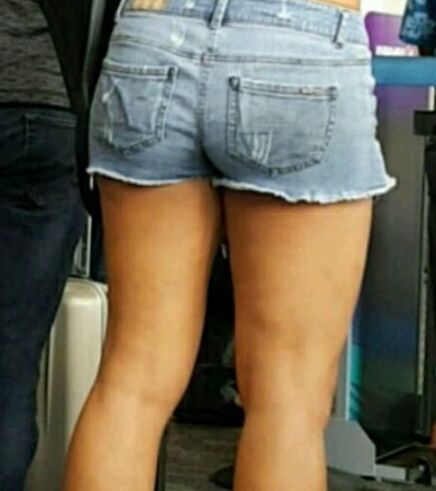 Voyeur sexy feet, legs and asses