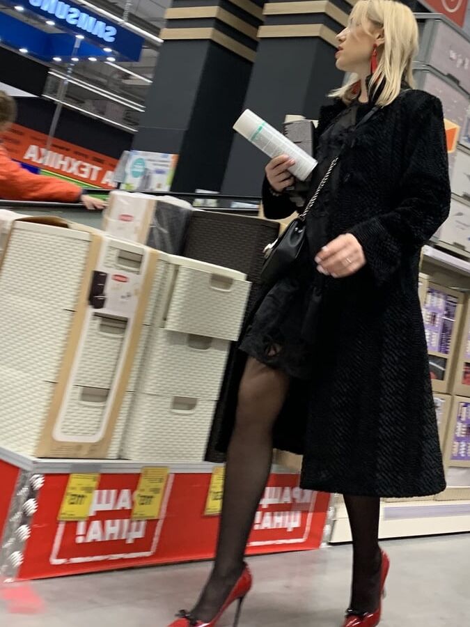 Beautiful milf sexy mom