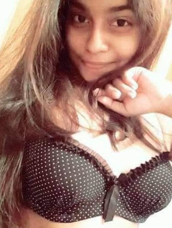 hot desi girl boobs show