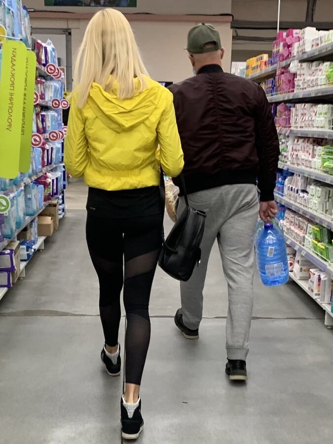Perfect ass in leggings