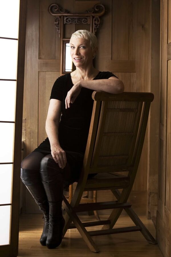 Female Celebrity Boots &amp; Leather - Annie Lennox