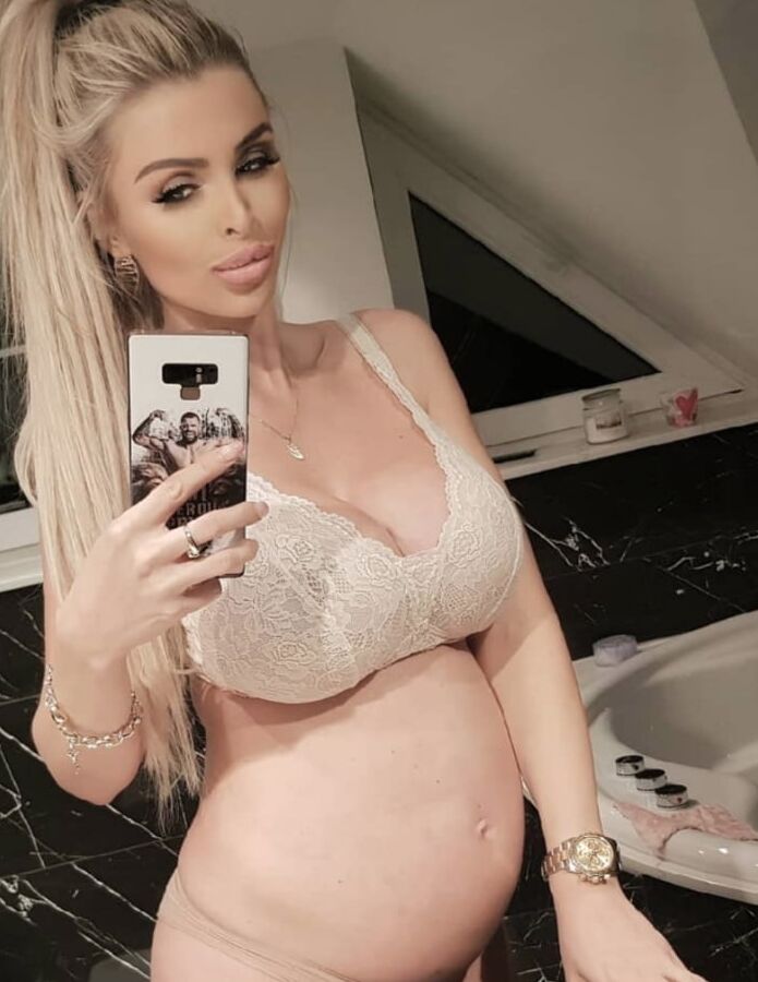 Amazing Sexy Pregnant Insta Girl Posts