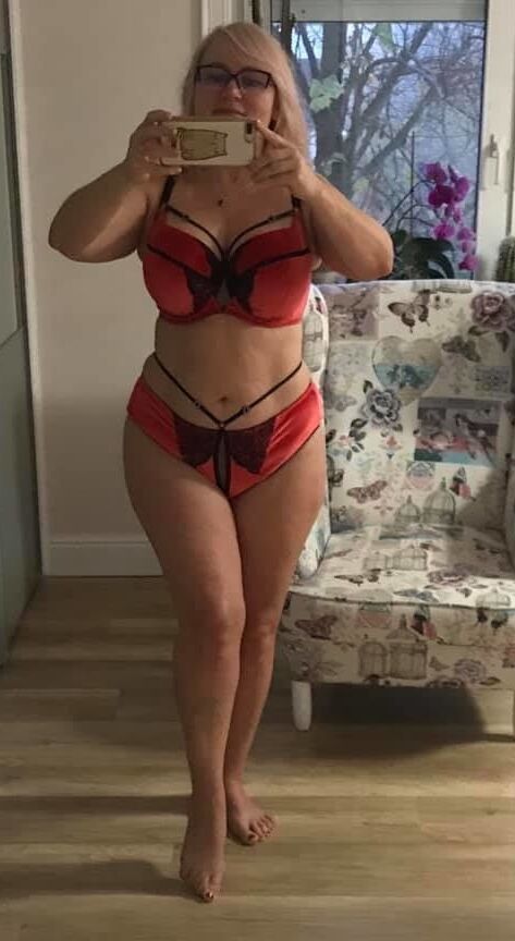 sexy plus size ladies in lingerie