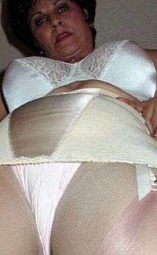 Girdle, Mieder, Shapewear und Heels I