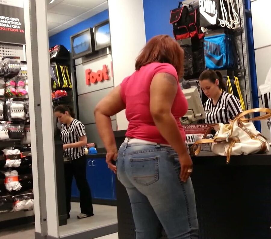 Sexy ass Latina Milf