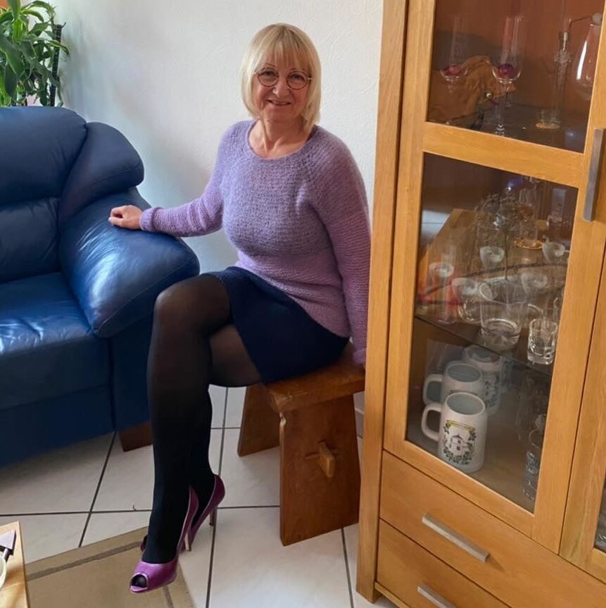 Geile alte Vergwaltigungs Matratze in Nylons