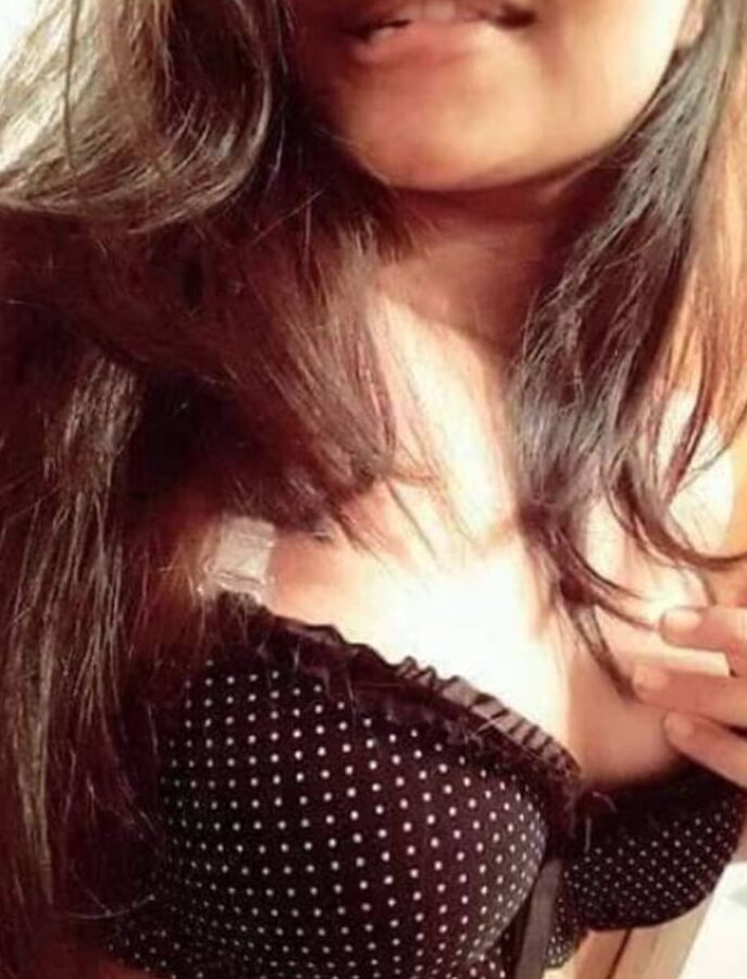 hot desi girl boobs show