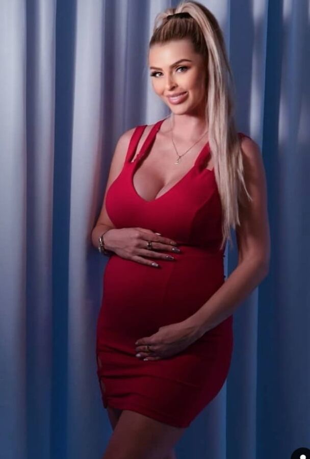 Amazing Sexy Pregnant Insta Girl Posts