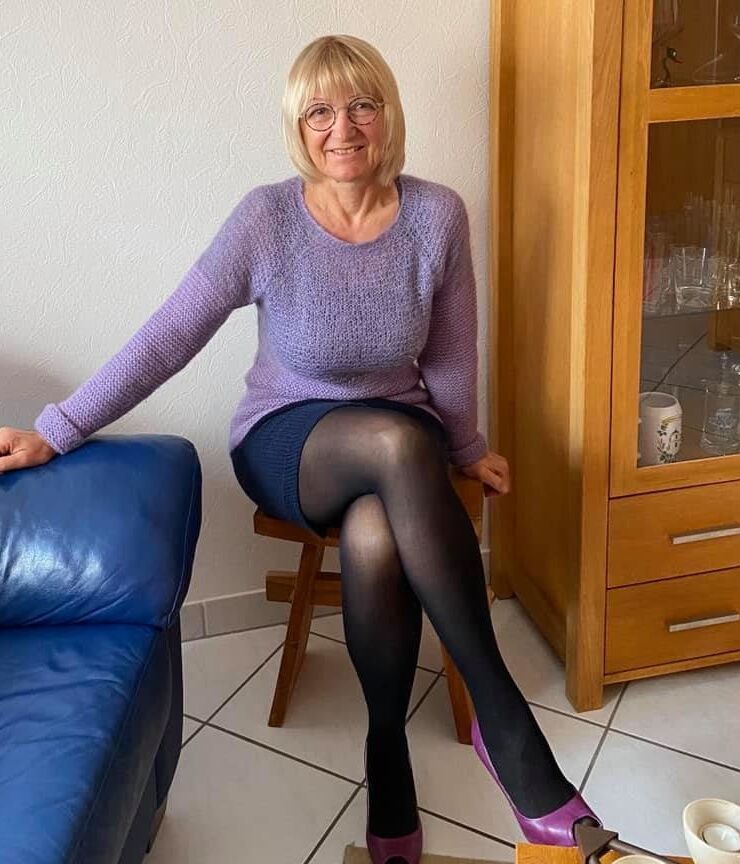 Geile alte Vergwaltigungs Matratze in Nylons