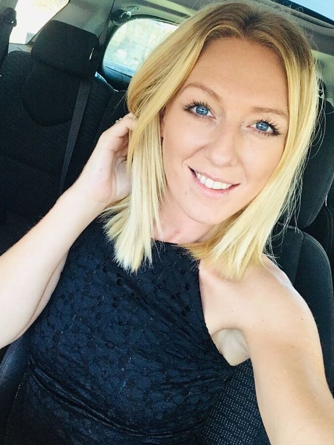 Women Need Exposure - Hot UK Blonde