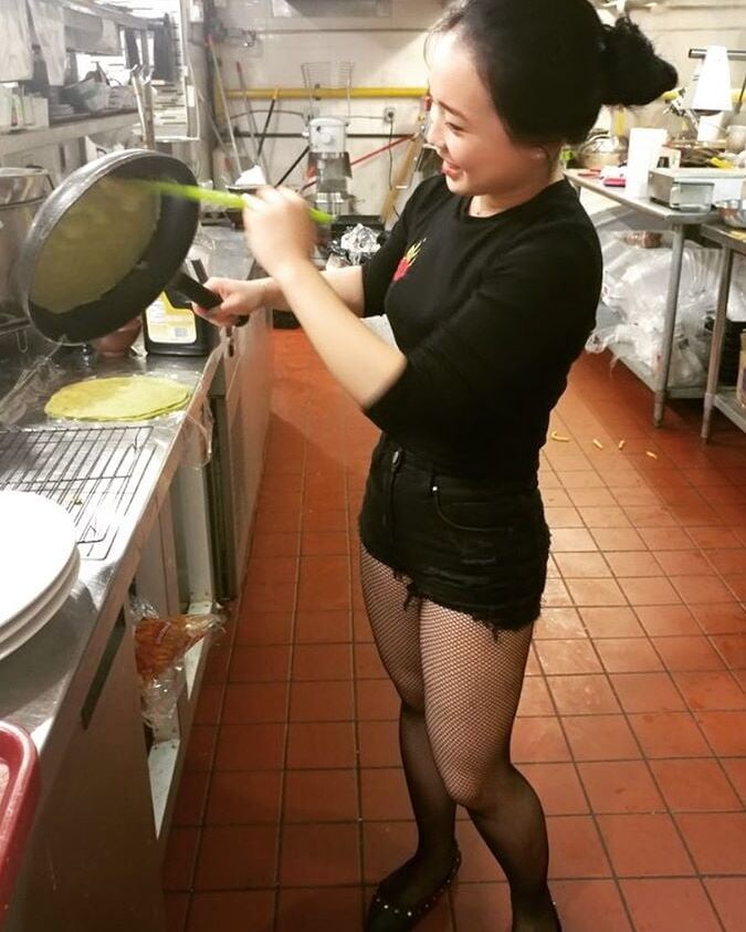 AZN HOTTTSMoking bitch
