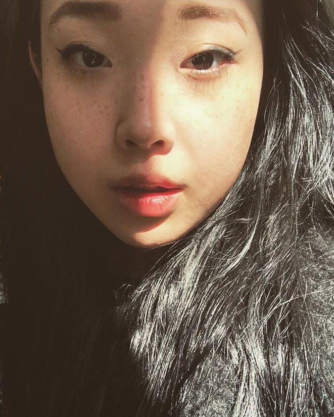 AZN HOTTTSMoking bitch