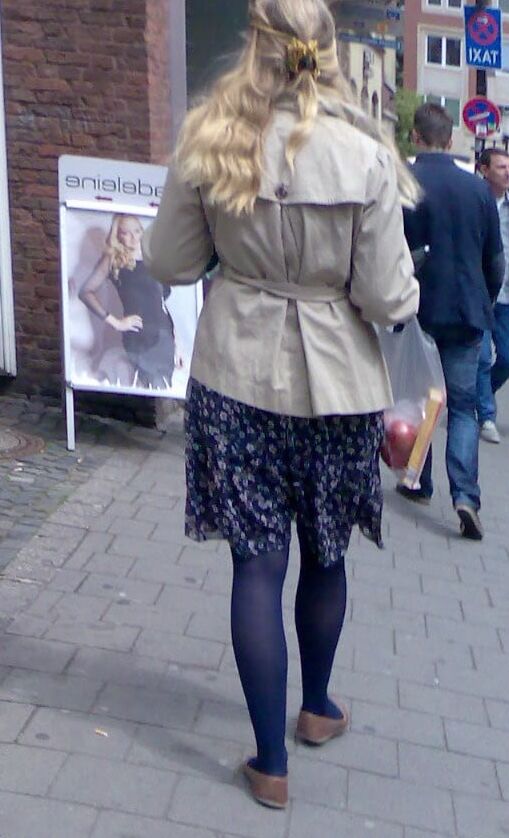 Street Pantyhose - Unaware Cunny on the Street