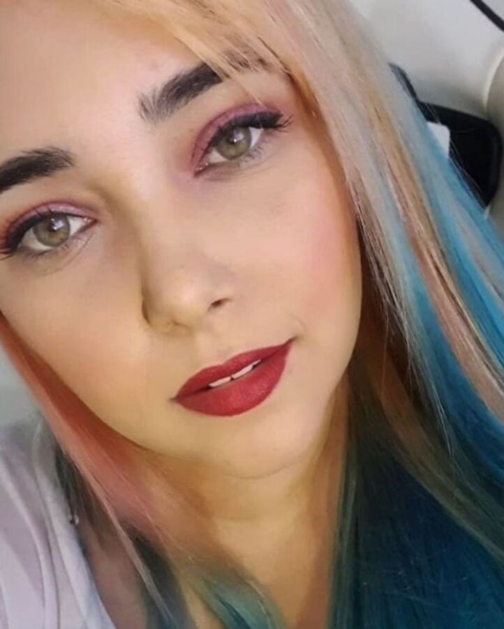 Laura (kel react)
