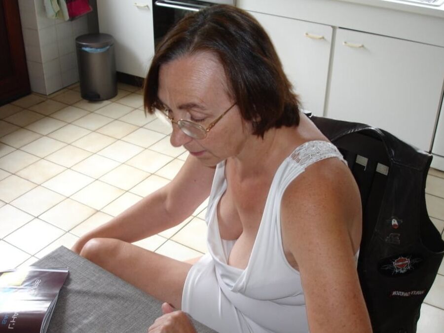 Voyeur boobs mother