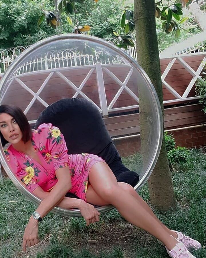 Sexy Turkish model Deniz Akkaya