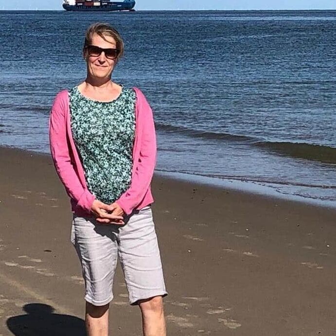 Non porno graphic milf pics