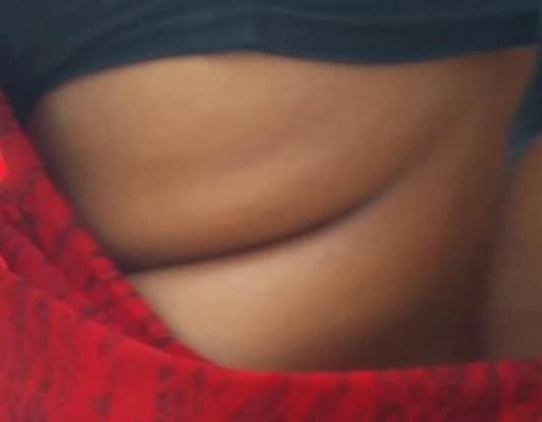 Aunt saree hip folds