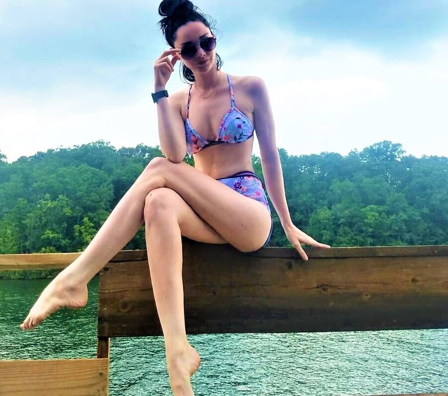 Emma Dumont tiny dancer