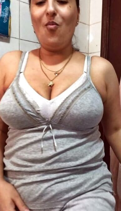 Mature mom brunette olgun anne naked banyo legs turk turkish