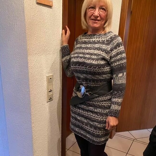 Geile alte Vergwaltigungs Matratze in Nylons